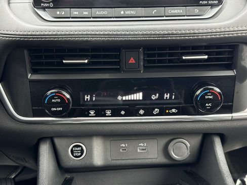 Used 2023 Nissan Rogue SV image 5