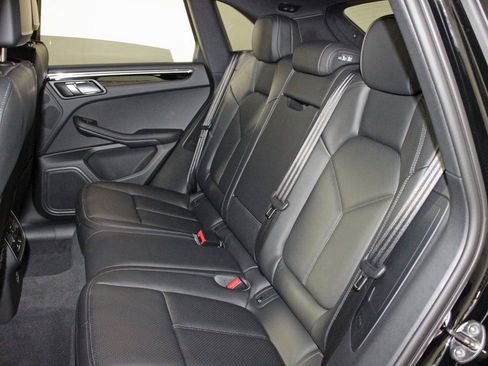 Certified 2026 Porsche Macan AWD/4WD image 32
