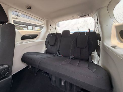 Used 2023 Chrysler Voyager LX FWD image 14