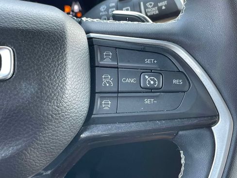 Used 2023 Jeep Grand Cherokee Altitude AWD/4WD image 24
