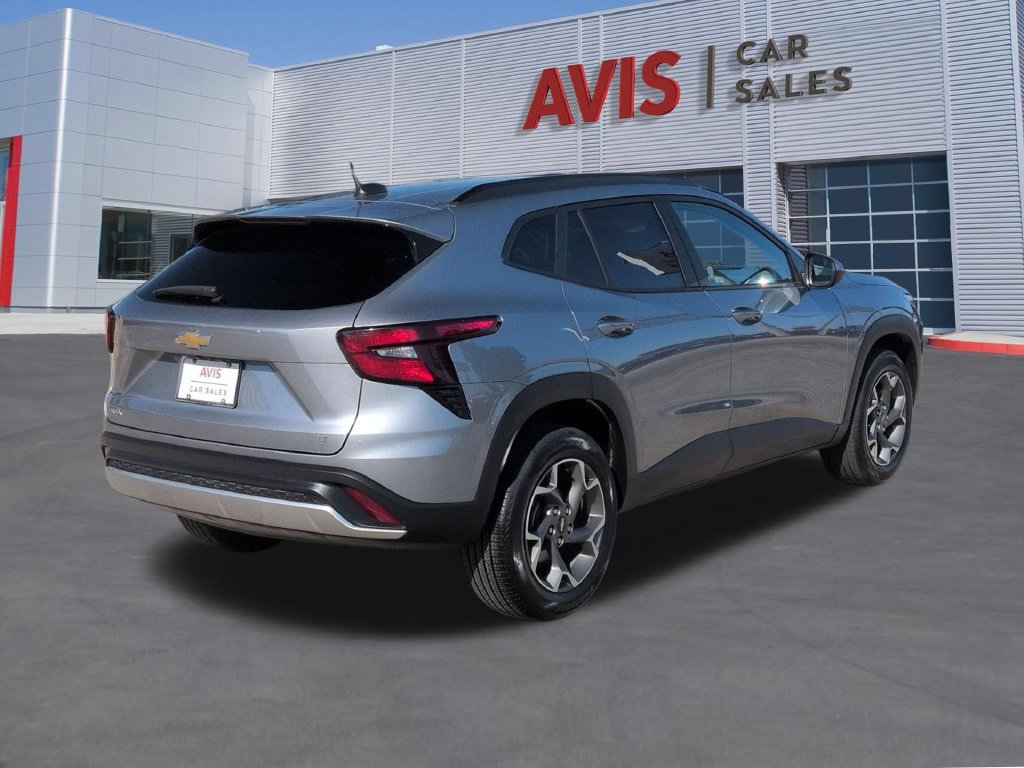 Used 2026 Chevrolet Trax LT FWD image 6
