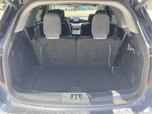 Used 2021 Ford Explorer XLT w/ Equipment Group 202A RWD image 10