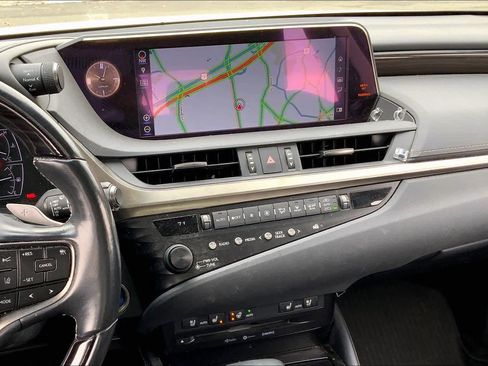 Used 2019 Lexus ES 300h w/ Premium Package image 7