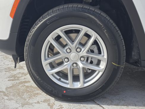 New 2026 Jeep Grand Cherokee Laredo RWD image 10