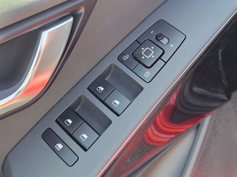 Certified 2024 Kia Niro Wind FWD image 31