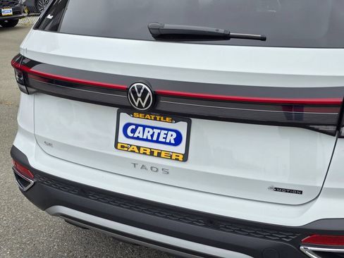 Used 2025 Volkswagen Taos SE AWD/4WD image 15