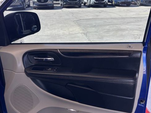 Used 2020 Dodge Grand Caravan SXT image 12