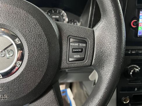 Used 2007 Jeep Commander Sport AWD/4WD image 20