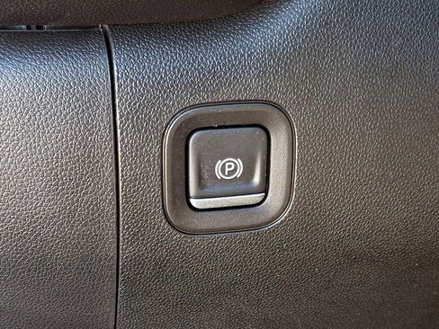 Certified 2025 Chevrolet Silverado 1500 Custom image 24