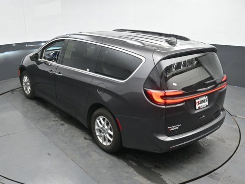 Used 2021 Chrysler Pacifica Touring-L w/ Uconnect Theater Family Group FWD image 38