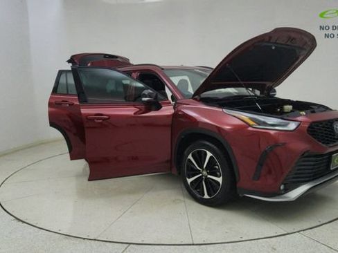 Used 2022 Toyota Highlander XSE AWD/4WD image 75