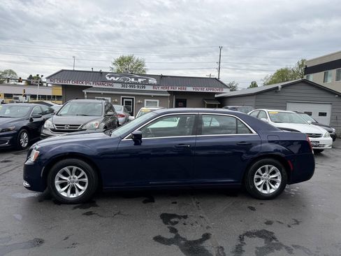 Used 2016 Chrysler 300 Limited RWD image 5