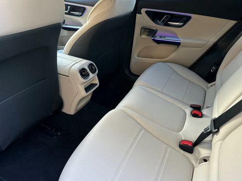 Used 2026 Mercedes-Benz GLC 300 image 29