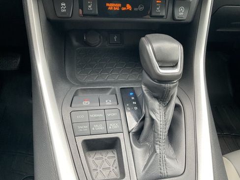 Used 2021 Toyota RAV4 XLE Premium AWD/4WD image 20