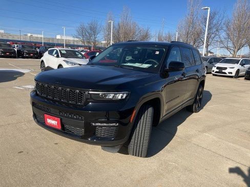 Used 2023 Jeep Grand Cherokee L Limited w/ Black Appearance Package image 3