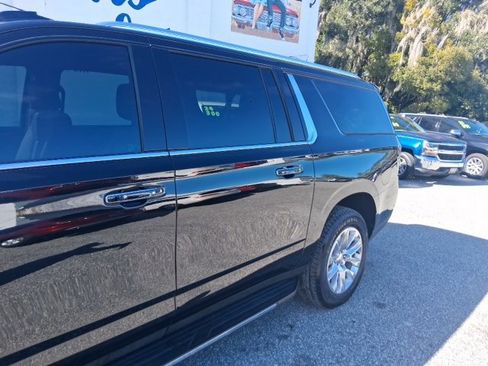 Certified 2025 Chevrolet Suburban Premier image 2