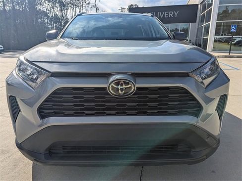 Used 2020 Toyota RAV4 LE image 8
