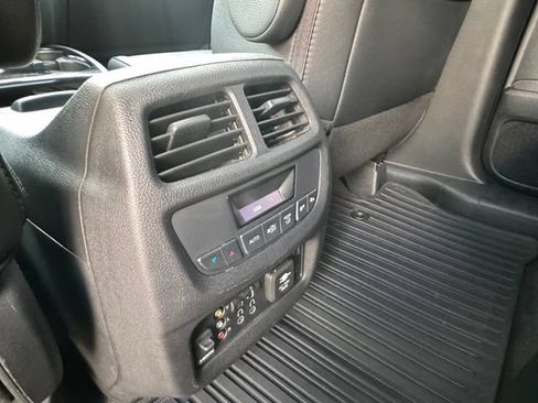 Used 2018 Honda Pilot Touring image 30