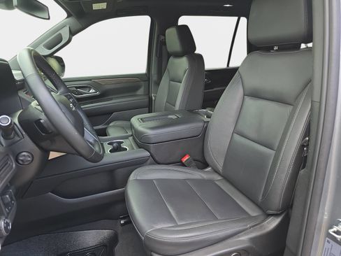 Used 2024 Chevrolet Tahoe Z71 w/ Luxury Package AWD/4WD image 19