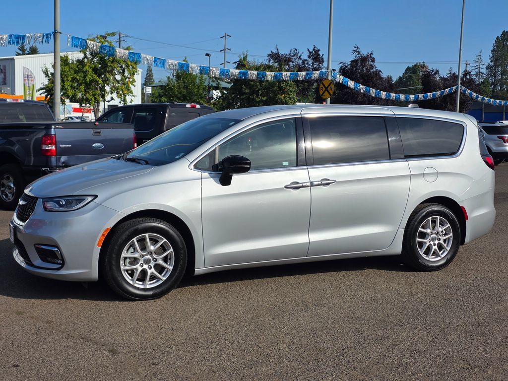 Used 2024 Chrysler Pacifica Touring-L FWD image 34