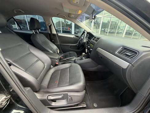 Used 2013 Volkswagen Jetta SE FWD image 12