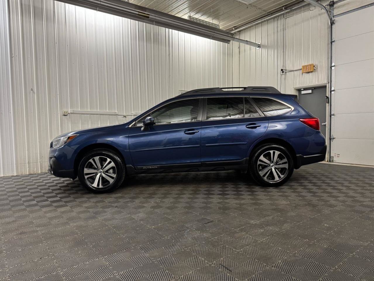 Used 2019 Subaru Outback 2.5i Limited AWD/4WD image 2