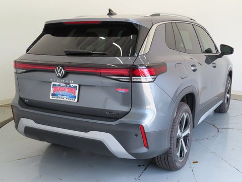 New 2026 Volkswagen Tiguan SE AWD/4WD image 3