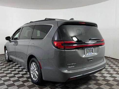 Used 2022 Chrysler Pacifica Touring-L FWD image 6