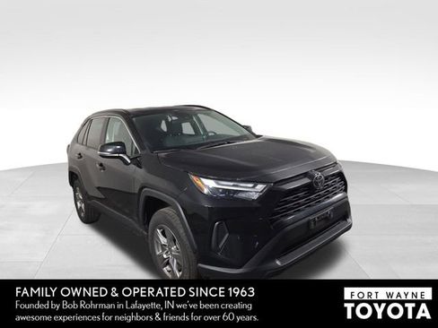 Used 2025 Toyota RAV4 XLE AWD/4WD image 4