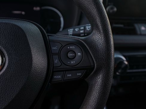 Used 2023 Toyota RAV4 LE image 27