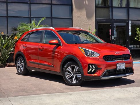Used 2022 Kia Niro LXS FWD image 3