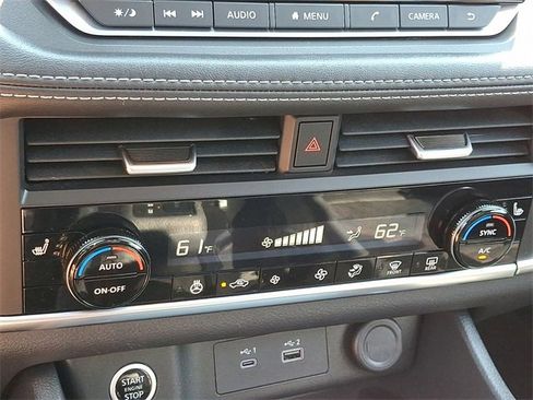 Used 2023 Nissan Rogue SV w/ SV Premium B Package image 17