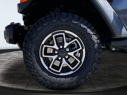 Certified 2025 Jeep Wrangler Unlimited Rubicon w/ Convenience Group image 32