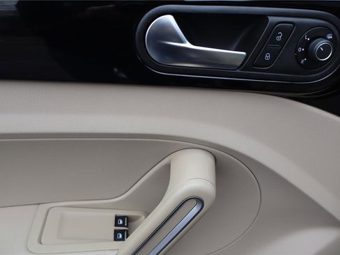 Used 2019 Volkswagen Beetle 2.0T SE w/ SE Premium Package image 13