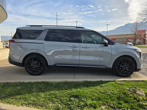 Certified 2025 Kia Carnival SX Prestige image 4