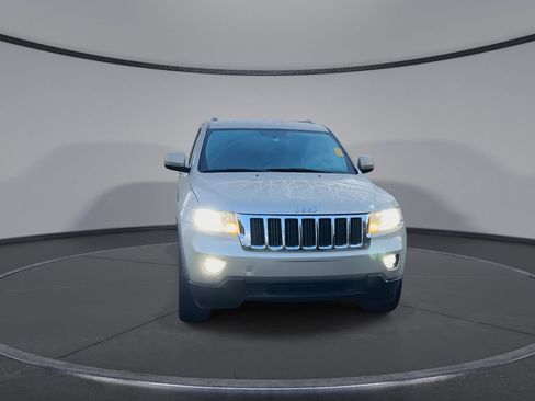 Used 2011 Jeep Grand Cherokee Laredo RWD image 3