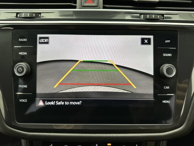 Used 2024 Volkswagen Tiguan SE AWD/4WD image 17