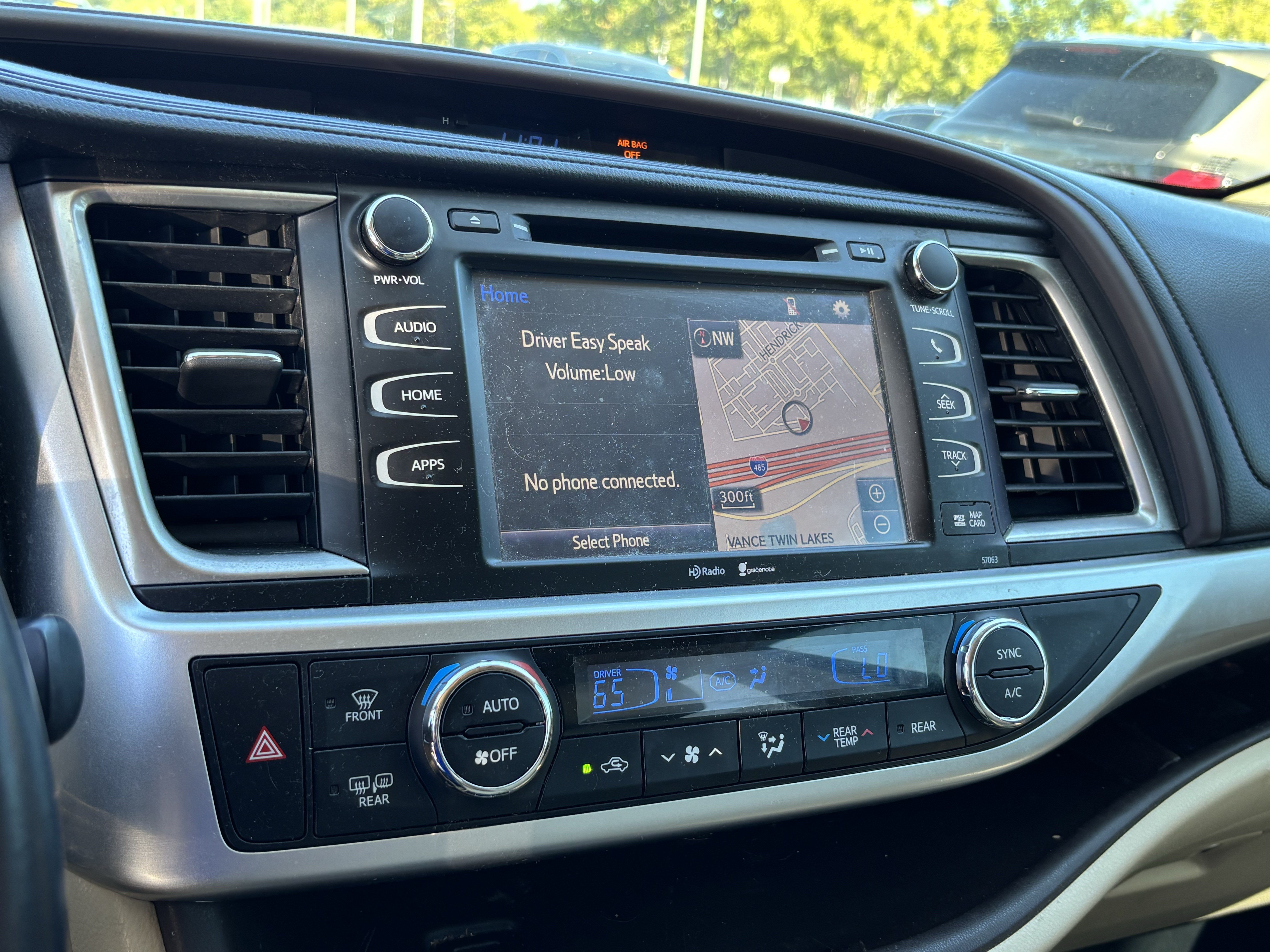 Used 2015 Toyota Highlander XLE FWD image 24