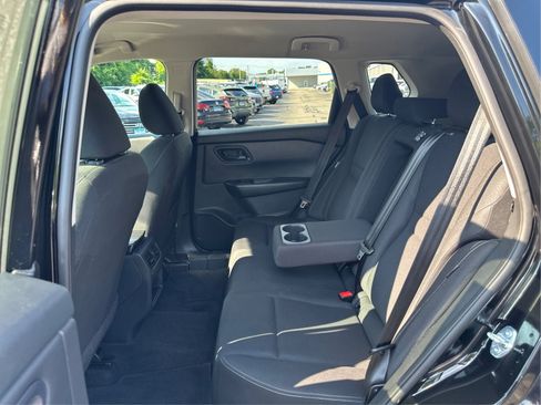 Used 2024 Nissan Rogue S AWD/4WD image 10