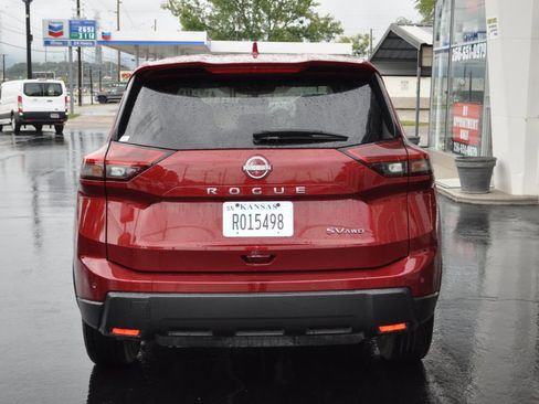 Used 2024 Nissan Rogue SV image 17