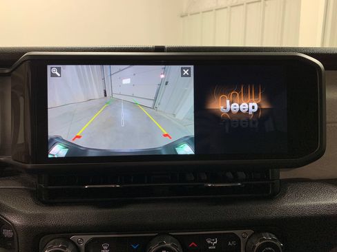 Used 2025 Jeep Gladiator Sport AWD/4WD image 6