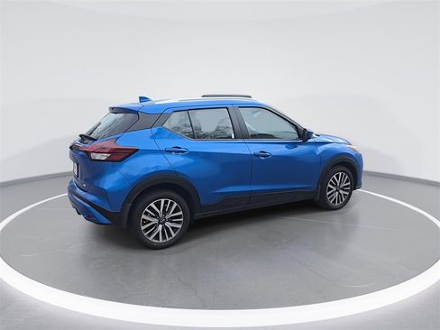 Used 2024 Nissan Kicks SV image 9