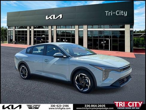 New 2025 Kia K4 EX image 1
