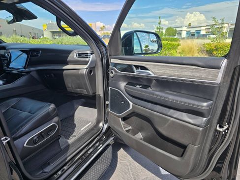 Used 2024 Jeep Wagoneer Series II w/ Flexible Seating Group RWD image 40