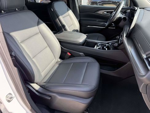 Used 2026 Chevrolet Traverse LT FWD image 9