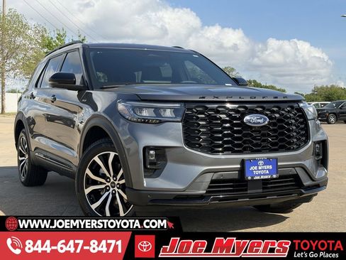 Used 2025 Ford Explorer ST-Line image 2