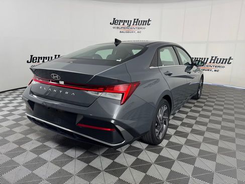 Used 2025 Hyundai Elantra SEL FWD image 7