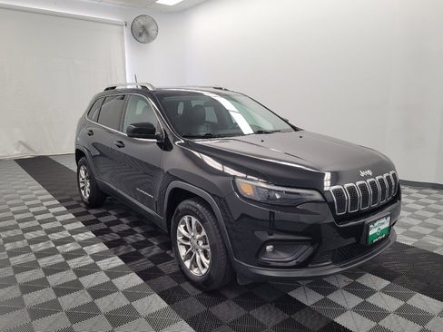 Used 2019 Jeep Cherokee Latitude Plus w/ Cold Weather Group AWD/4WD image 13