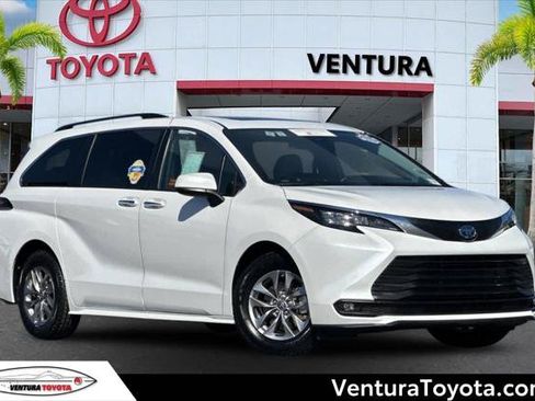 Certified 2025 Toyota Sienna XLE FWD image 1