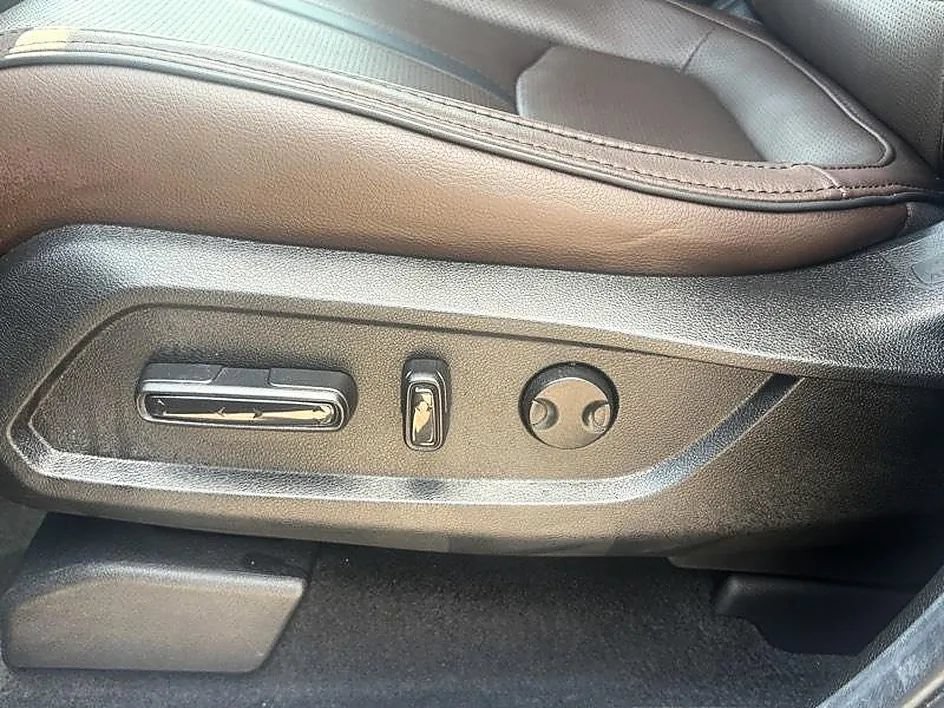 Used 2025 Honda Pilot Elite image 11